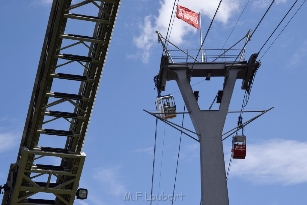 Koelner Seilbahn Gondel blieb haengen Koeln Linksrheinisch P028.JPG - Miklos Laubert